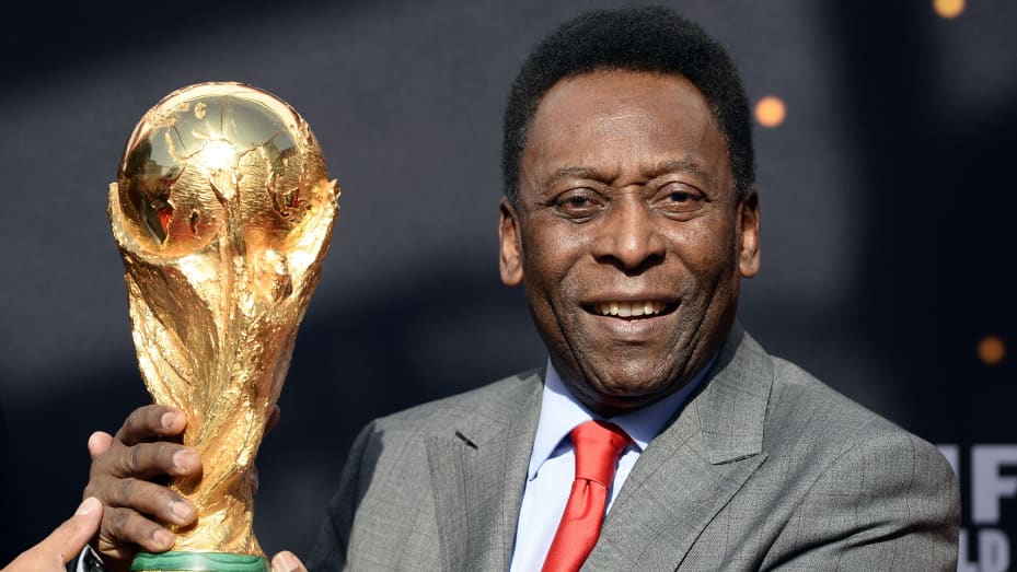 Pelé dies, the only footballer who won 3 World Cups (and who only needed to “play on the Moon”)